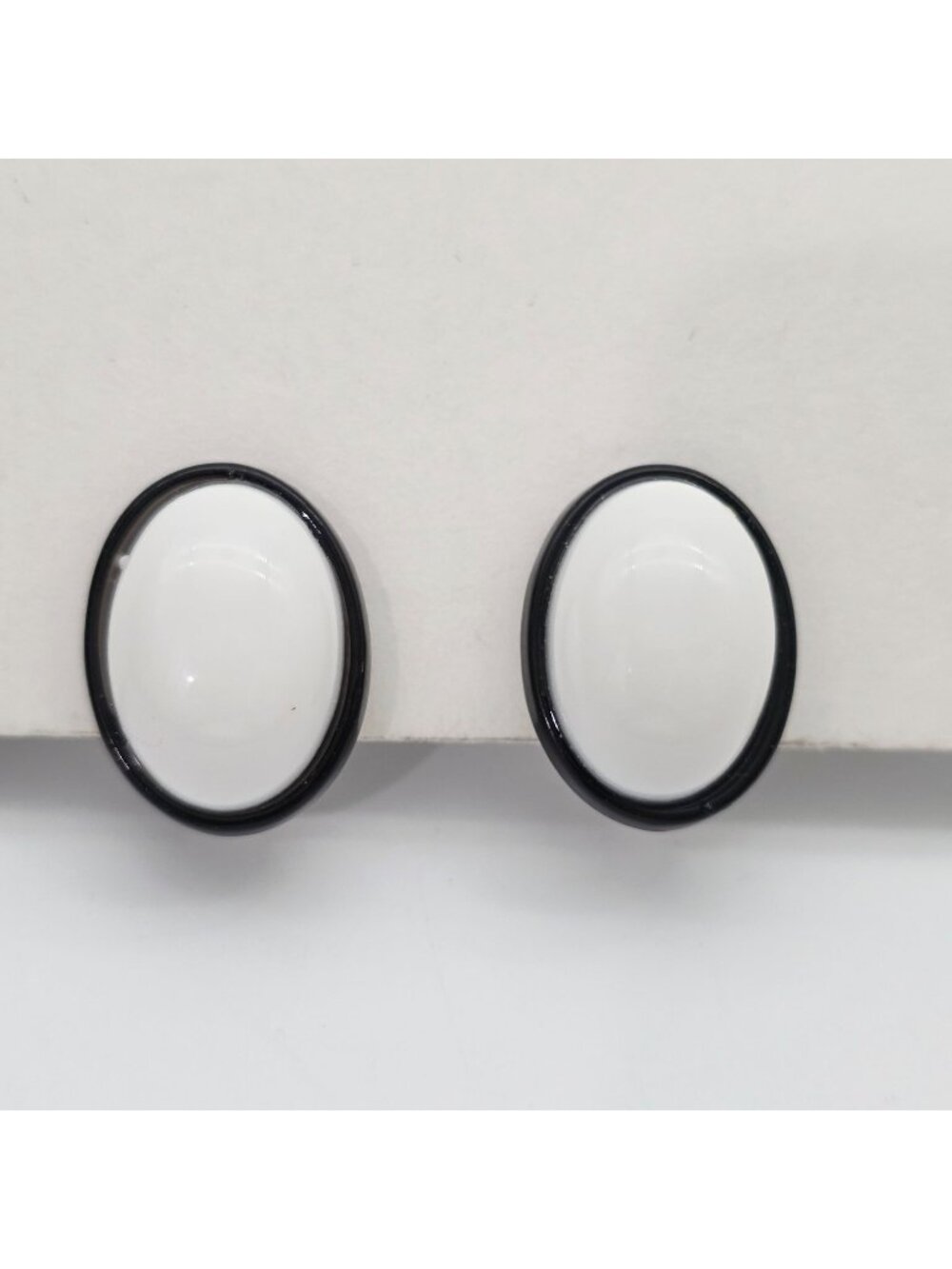 Oval Clip-On Earrings Black & White Retro Style Plastic 1"